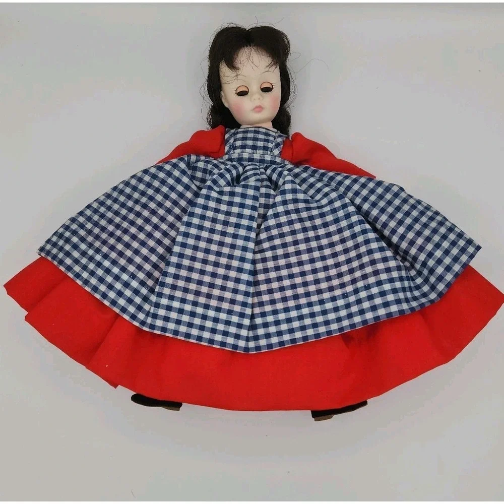 1976 Madame Alexander doll 8